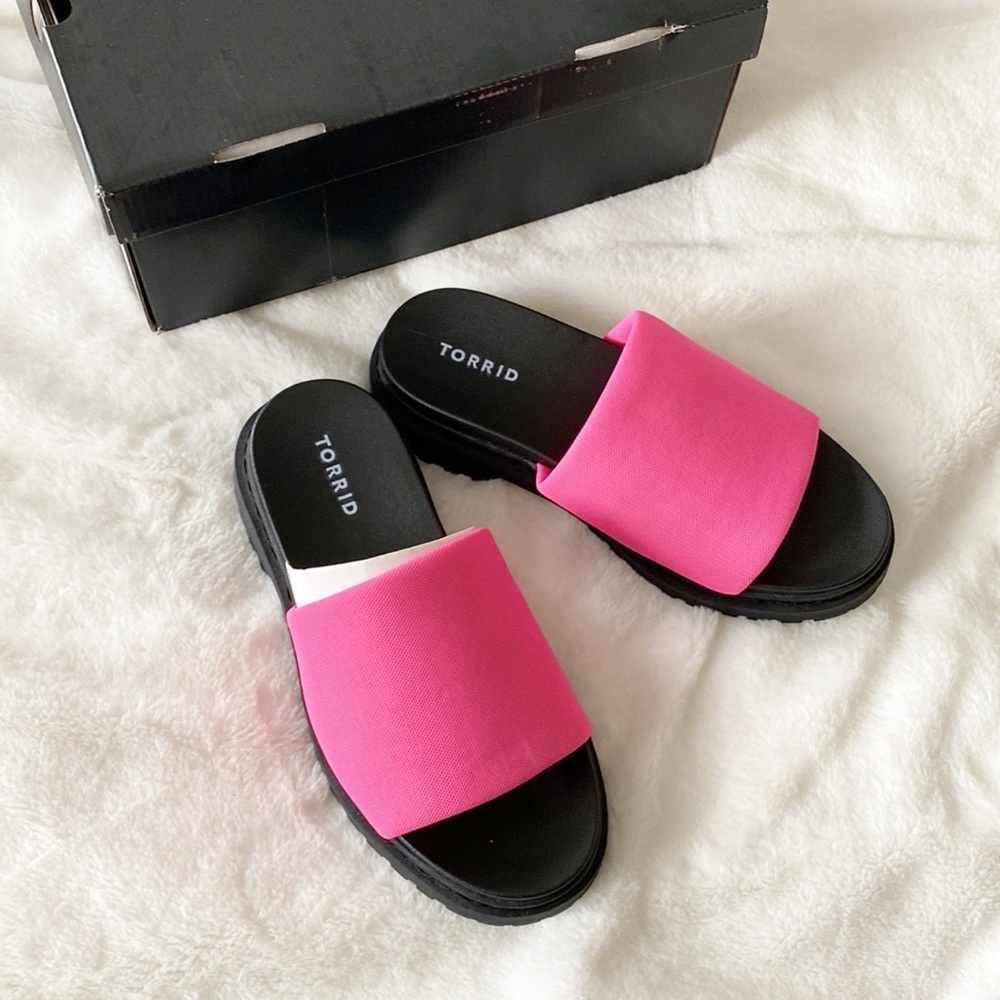 Torrid pink stretch chunky flat form slide sandals size 8 Wide